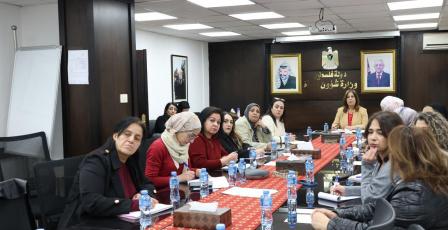 الخليلي تترأس اجتماعاً طارئاً للجنة الوطنية لمناهضة العنف لبحث تداعيات جريمة قتل الشابة جوسيان