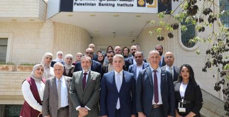 المعهد المصرفي الفلسطيني يُخرّج دبلوم التحكيم المالي والمصرفي