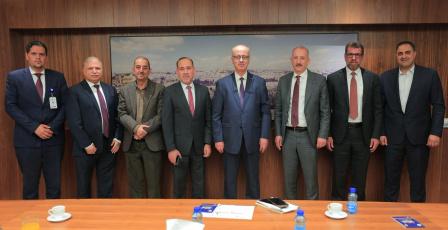 إدارة البنك الإسلامي العربي تزور جامعة النجاح الوطنية وتبحث سبل تعزيز التعاون المشترك