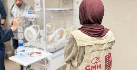 ضمن مبادرة "العيادات الطبية المتنقلة – غزة": وصول حاضنات لحديثي الولادة إلى غزة وسط نقص حاد