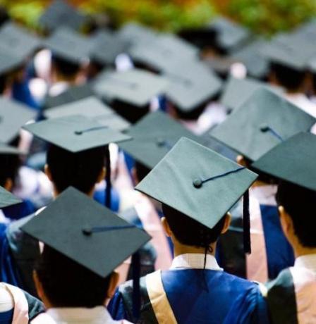 "التعليم العالي" تعلن عن منح دراسية بمجال الطب في كوبا