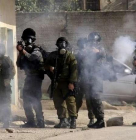 إصابة شاب بالرصاص المطاطي والعشرات بالاختناق في برقة