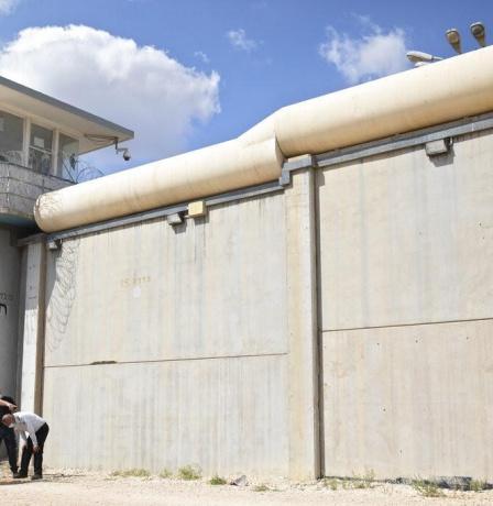 الاحتلال يقرر الإفراج عن الجريح قصي ريان وهو بحالة خطيرة