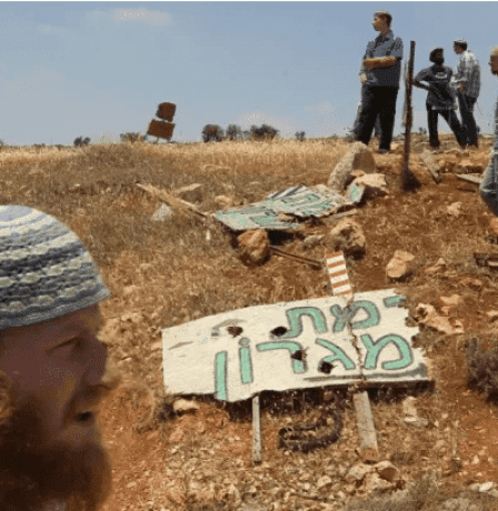 مستوطنون يقتحمون خربة سدة الثعلة بمسافر يطا