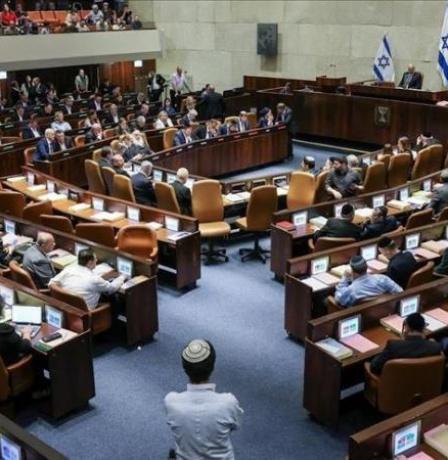 "الكنيست" تصادق على قانون يمنع توظيف خريجي الجامعات الفلسطينية في جهاز التعليم الإسرائيلي