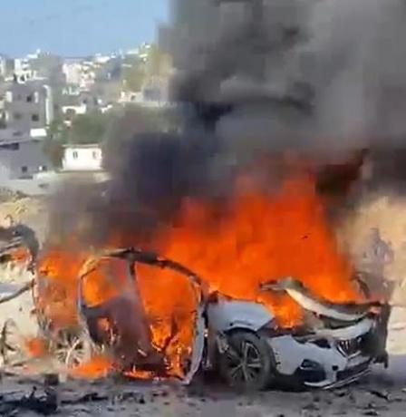 4 شهداء في غارة للاحتلال استهدفت مركبة عند الحدود اللبنانية السورية