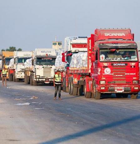 خبير اقتصادي لراية: فتح معبر رفح دون بضائع يُبقي غزة رهينة اقتصاد المساعدات ويُعطل الإعمار