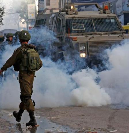 إصابة عشرات المواطنين بالاختناق في نحالين غرب بيت لحم