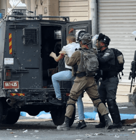 الاحتلال يعتقل 3 شبان من بيرزيت بعد تصديهم لهجوم مستوطنين 