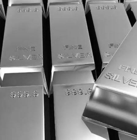 الفضة تقفز 27٪ منذ مطلع 2026