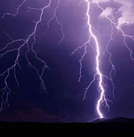 تفسير علمي يكشف سر أشكال البرق العديدة