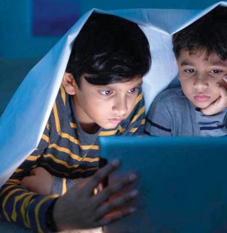 خاص| الابتزاز الإلكتروني للأطفال… خطر صامت يبدأ من الألعاب ويهدد الأسر