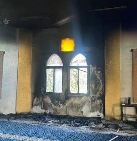 مستوطنون يدمرون محتويات مسجد شرق نابلس