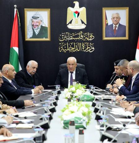 وزير الداخلية يترأس اجتماع المجلس الأعلى للدفاع المدني ويشدد على الجاهزية والاستجابة الطارئة