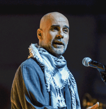 غوارديولا بالكوفية: "أنا لست محايد أنا فلسطيني واسرائيل تقتل أطفالنا"