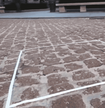 لوحة فارغة" على الأرض بـ18 ألف دولار تشعل تفاعلات ساخرة