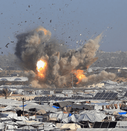 غزة.. قصف ونسف مبان وتوغلات برية تستهدف مخيمات النازحين
