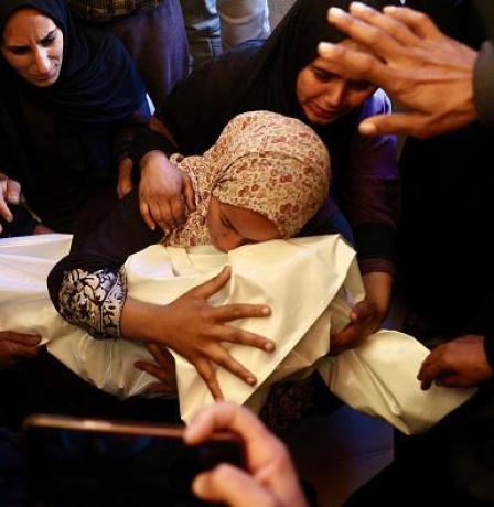 استشهاد شاب في خان يونس وارتفاع حصيلة العدوان إلى 71,800 شهيد