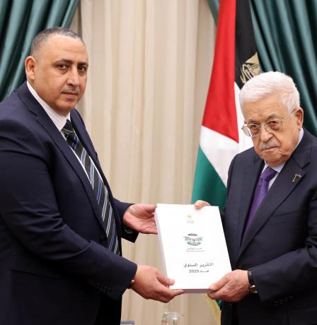 الرئيس عباس يتسلم التقرير السنوي لجهاز الأمن الوقائي