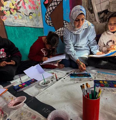 طفولة تُرمَّم بالرسم