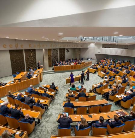 البرلمان الهولندي يُلزم الحكومة بخفض واردات الأسلحة الإسرائيلية