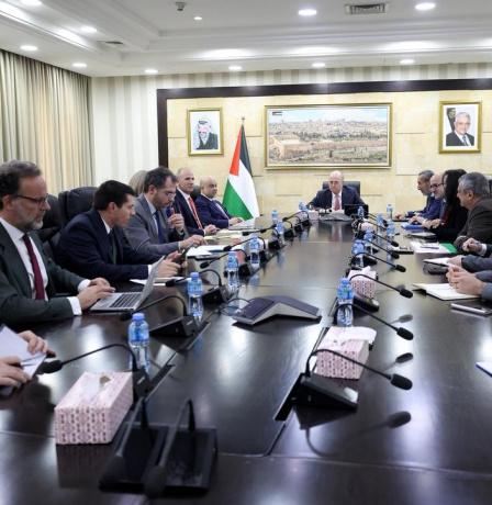 مصطفى يلتقي مسؤولين دوليين ويحذر من خطورة مشاريع ومخططات الضم والتوسع الاستيطاني