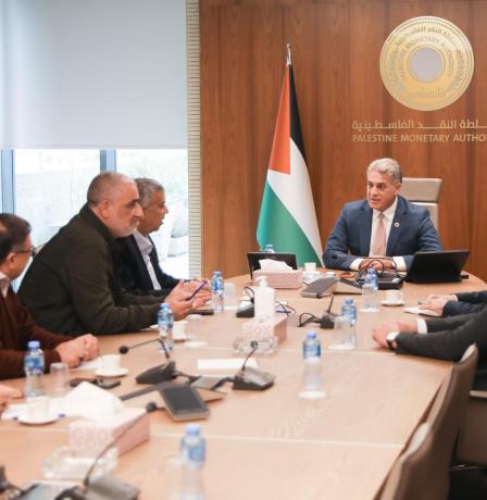 محافظ سلطة النقد يبحث مع وفد من غرفة تجارة القدس التحديات التي تواجه القطاع التجاري في القدس
