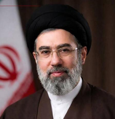 مجتبى خامنئي يتوعد بالثأر ويؤكد استمرار إغلاق مضيق هرمز