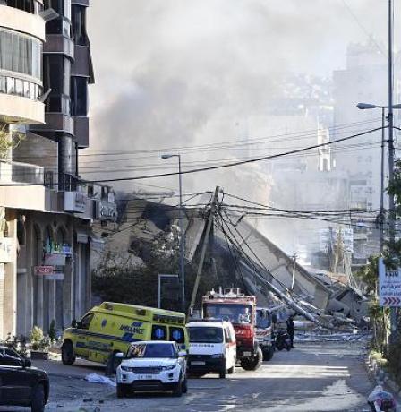 الاحتلال ينذر بإخلاء مدن وبلدات في جنوب لبنان وغارات على عدة مناطق