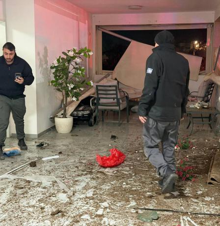 إسرائيل: 80 إصابة وتضرر منازل إثر سقوط صاروخ إيراني في الزرازير