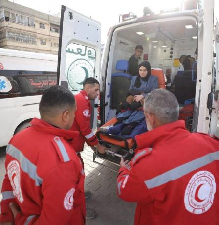 بعد اغلاق دام 19 يوما: الاحتلال يعيد فتح معبر رفح لمغادرة المرضى والحالات الانسانية وعودة العالقين