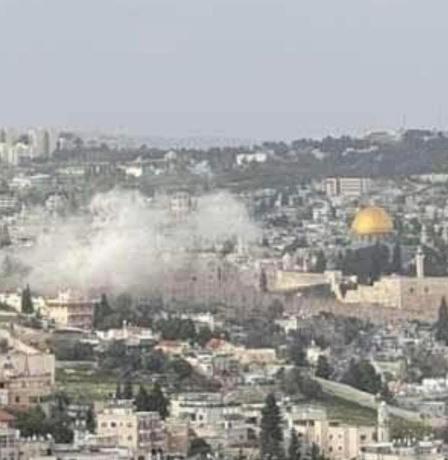 سقوط شظايا صاروخ إيراني قرب المسجد الأقصى