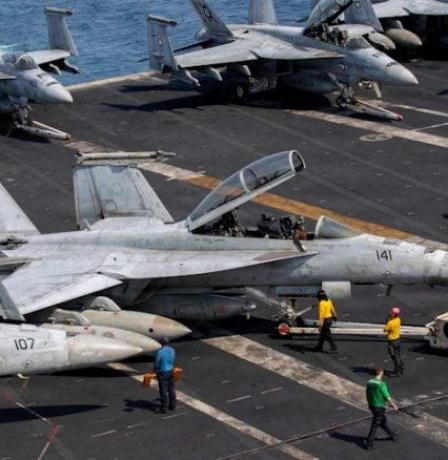 تقرير: البنتاغون يبحث نشر قوات إنزال جوي لاحتمال استهداف جزيرة خرج