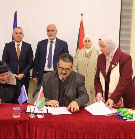 وزارة الزراعة: توقيع اتفاقيات دعم مشاريع لمزارعين مستوفين لتوثيق الأضرار في الخليل وبيت لحم