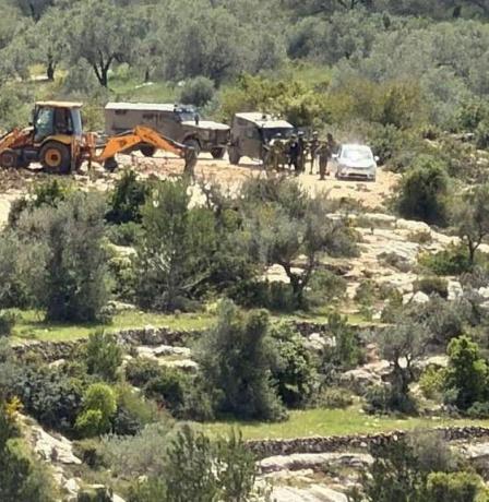 الاحتلال يستولي على جرافتين في دير غسانة شمال غرب رام الله