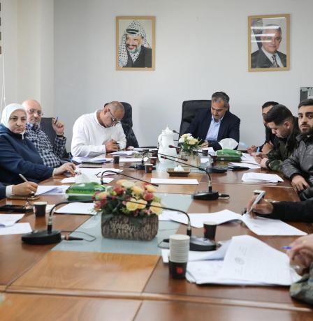 سلطة الأراضي تترأس اجتماع لجنة حماية أملاك الدولة والأراضي الوقفية وتقر إزالة تعديات في عدة محافظات