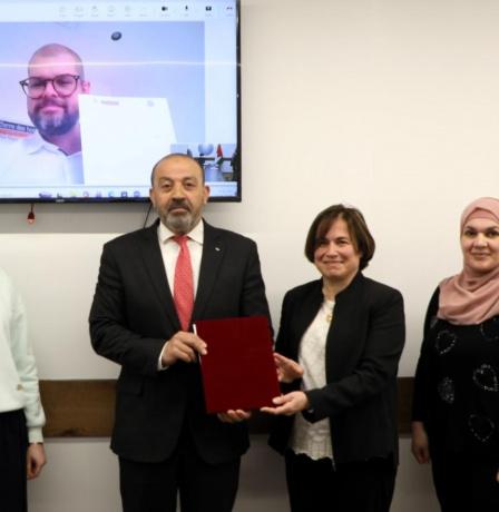 النيابة العامة ومؤسسة "أرض الإنسان" السويسرية توقعان مذكرة تعاون لتعزيز منظومة عدالة الأطفال في فلسطين