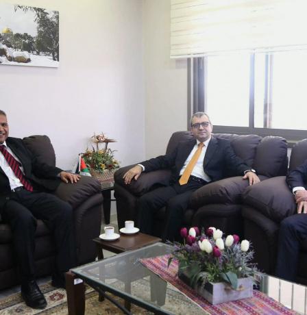 سمحان يبحث مع جهاز الإحصاء ووزارة المالية والتخطيط تعزيز التعاون في القضايا المشتركة