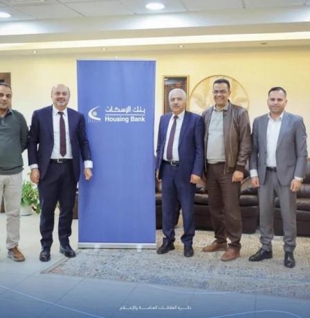 بنك الإسكان يدعم الطلبة المحتاجين في مجموعة من الجامعات الفلسطينية