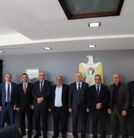 توجه حكومي لتوسيع استخدام الطاقة المتجددة في المنشآت الصناعية لخفض تكاليف الإنتاج