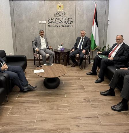 وزير الصناعة يؤكد أهمية دعم صمود القطاع الصناعي في العاصمة القدس