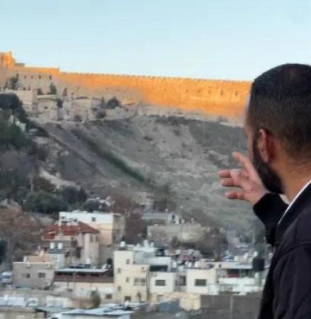 مقدسي يُخلي منزله قسرا في صور باهر تمهيدا لهدمه ذاتيا