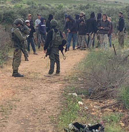مستعمرون يهاجمون المزارعين ويجبرونهم على مغادرة أراضيهم شرق رام الله