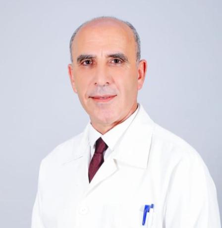نقابة الأطباء تخرج عن صمتها وتضع الكرة في ملعب رئيس الوزراء: "كرامة الطبيب خط أحمر ولا تفاوض دون حقوق كاملة"