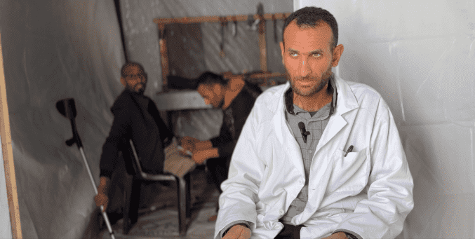 خاص| "ليست مجرد أطراف.. بل حياة"… حين يصنع طبيبٌ الأمل لجرحى غزة