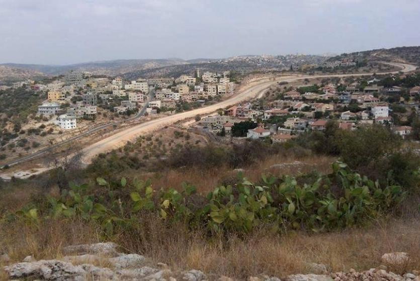 17 إخطار هدم في قريتي سنيريا وبيت أمين
