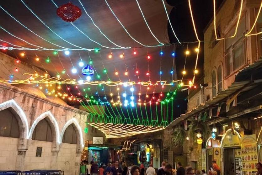 كهرباء القدس تزين وتنير مناطق امتيازها احتفاء بشهر رمضان المبارك