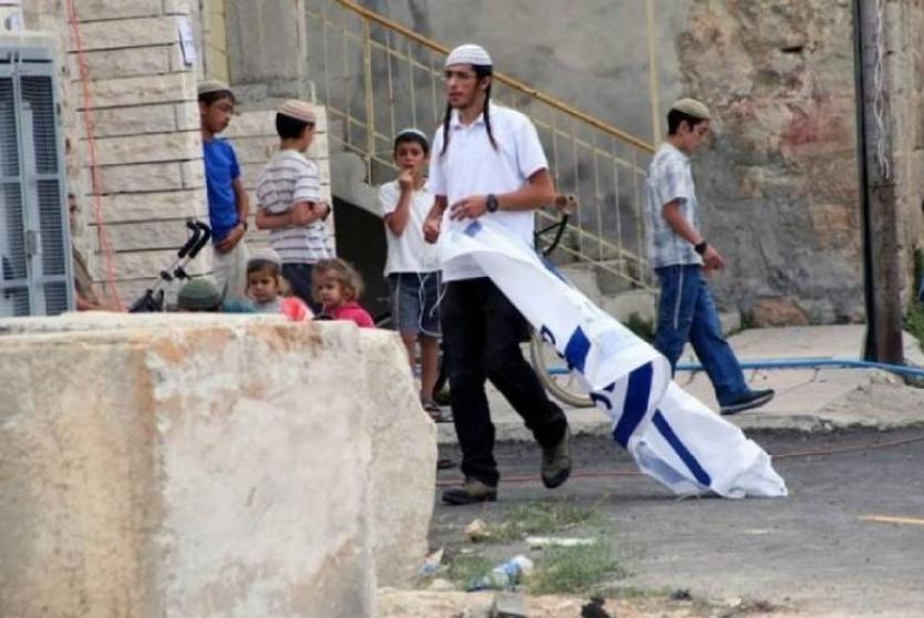عربدة المستوطنين في الخليل