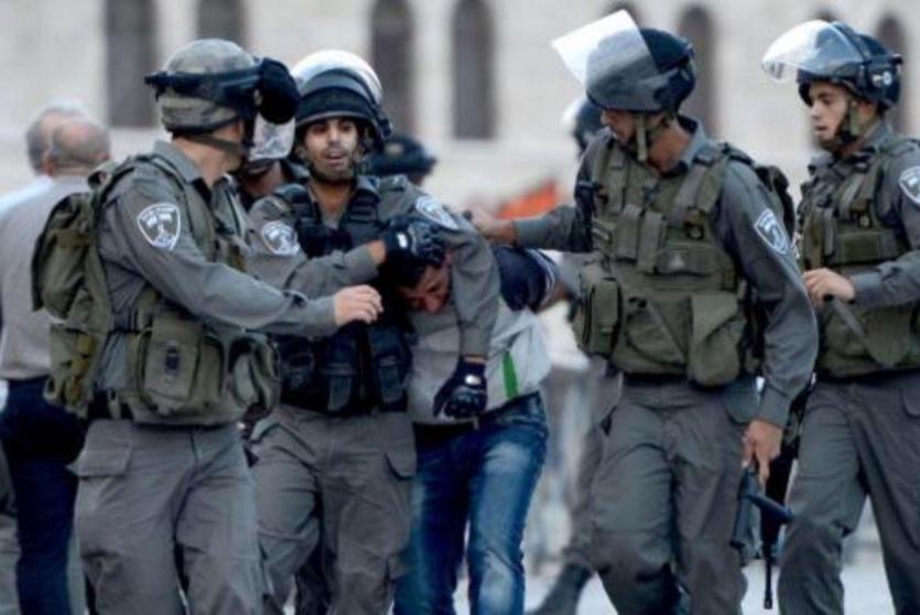 الاحتلال يعتقل شاب - ارشيف 