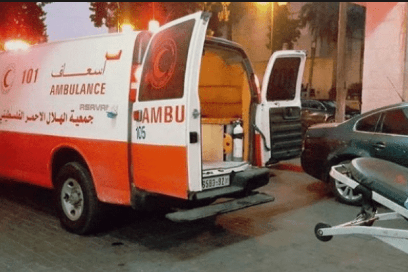 ارشيف- مركبة اسعاف تنقل مصاب